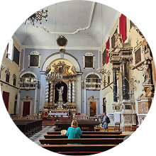 크로아티아 두브로브니크의 중세 성벽과 아드리아해가 내려다보이는 구시가지